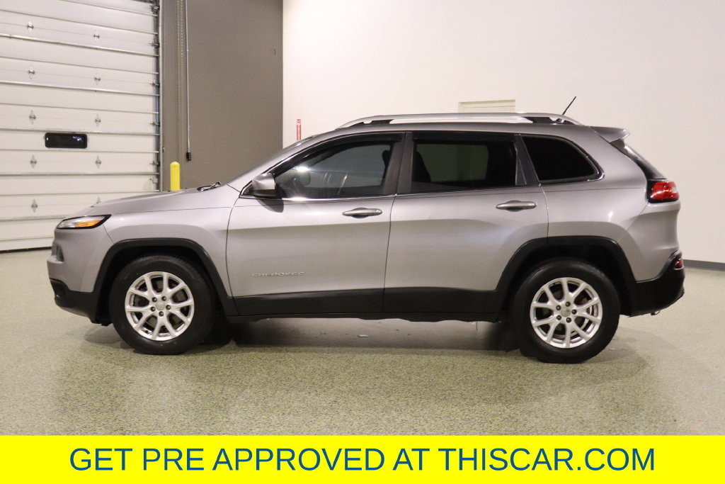 Used 2017 Jeep Cherokee Latitude w/ Comfort & Sound Group FWD image 5