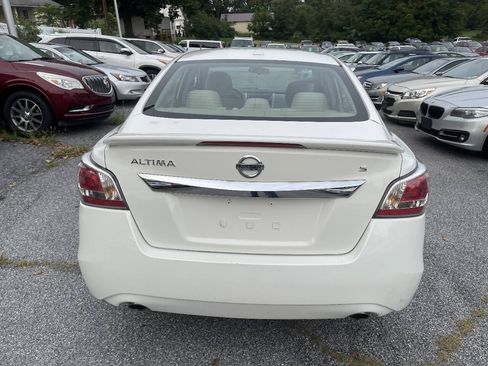 Used 2015 Nissan Altima 2.5 S w/ Sport Value Package FWD image 7