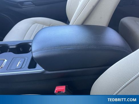 Certified 2024 Ford Edge SE image 35