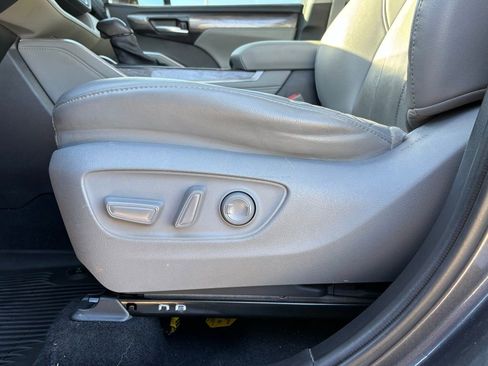 Used 2021 Toyota Highlander Limited image 14