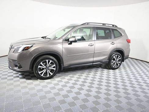 Used 2023 Subaru Forester Limited image 2