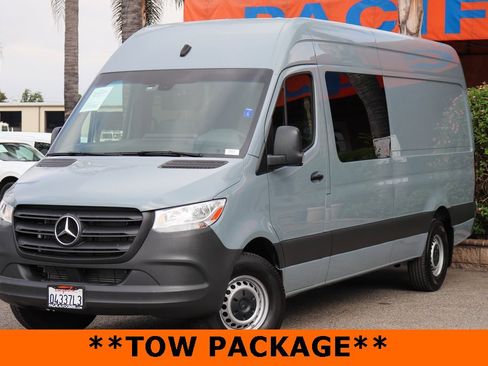 Used 2021 Mercedes-Benz Sprinter 2500 image 4