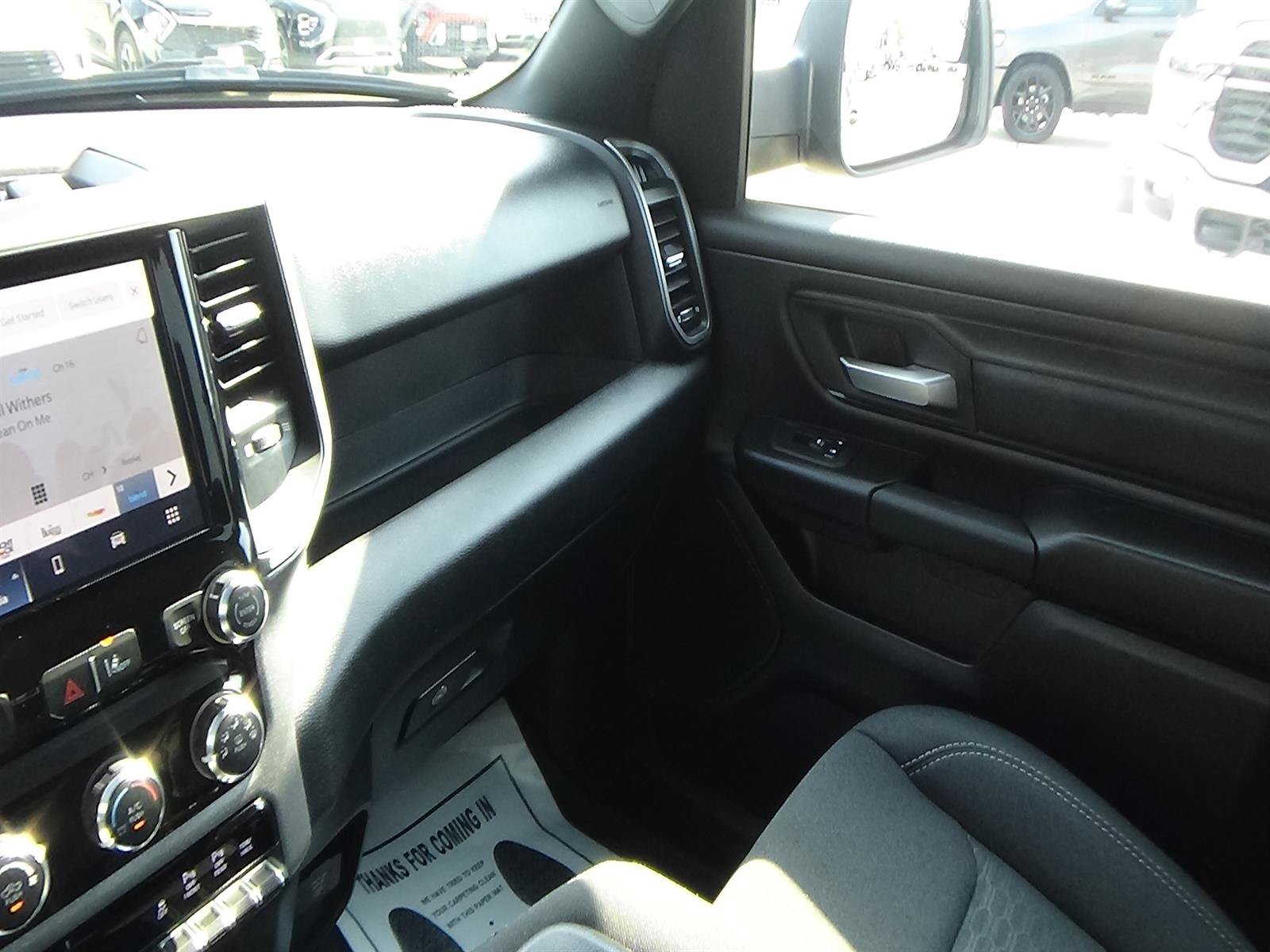 Used 2025 RAM 1500 Warlock AWD/4WD image 33