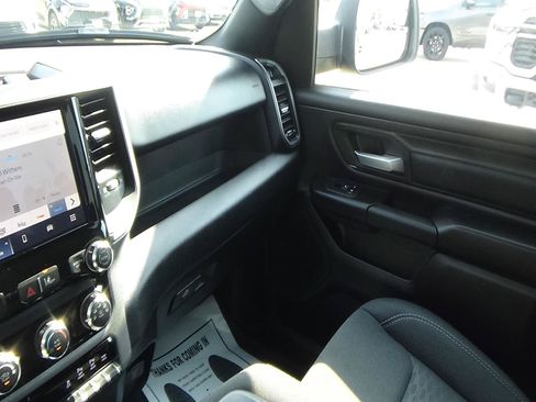 Used 2025 RAM 1500 Warlock AWD/4WD image 33
