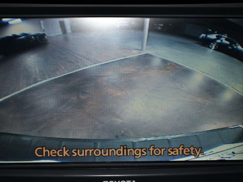 Used 2011 Toyota Highlander Limited w/ Tow Pkg image 38