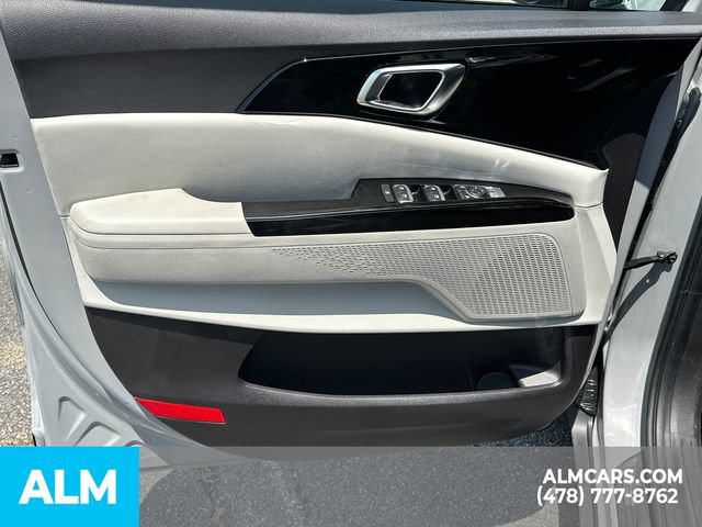 Used 2024 Kia Carnival EX FWD image 11