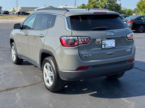 Used 2023 Jeep Compass Latitude w/ Convenience Group AWD/4WD image 7