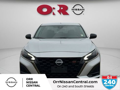 Used 2024 Nissan Altima 2.5 SR FWD image 2