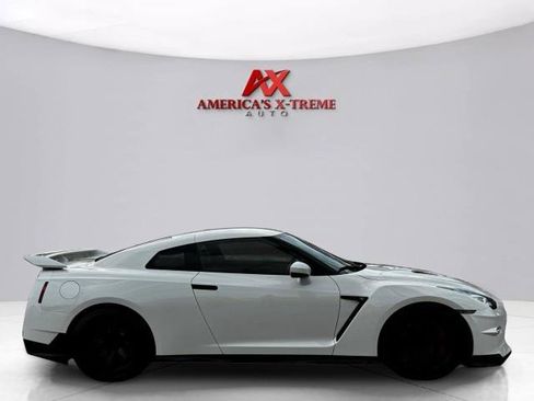 Used 2024 Nissan GT-R w/ Floor Mat Package AWD/4WD image 7