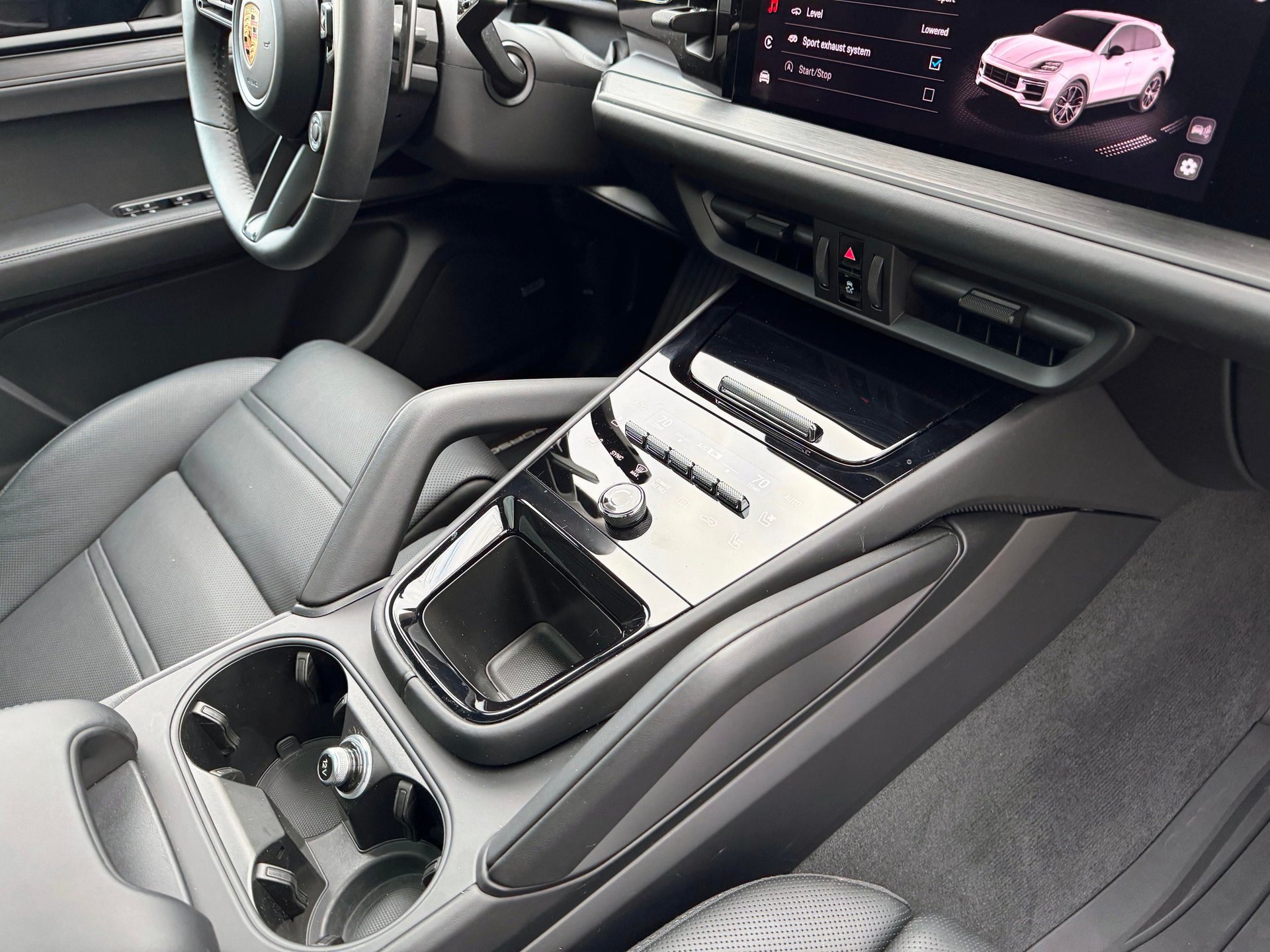 Used 2025 Porsche Cayenne GTS AWD/4WD image 21