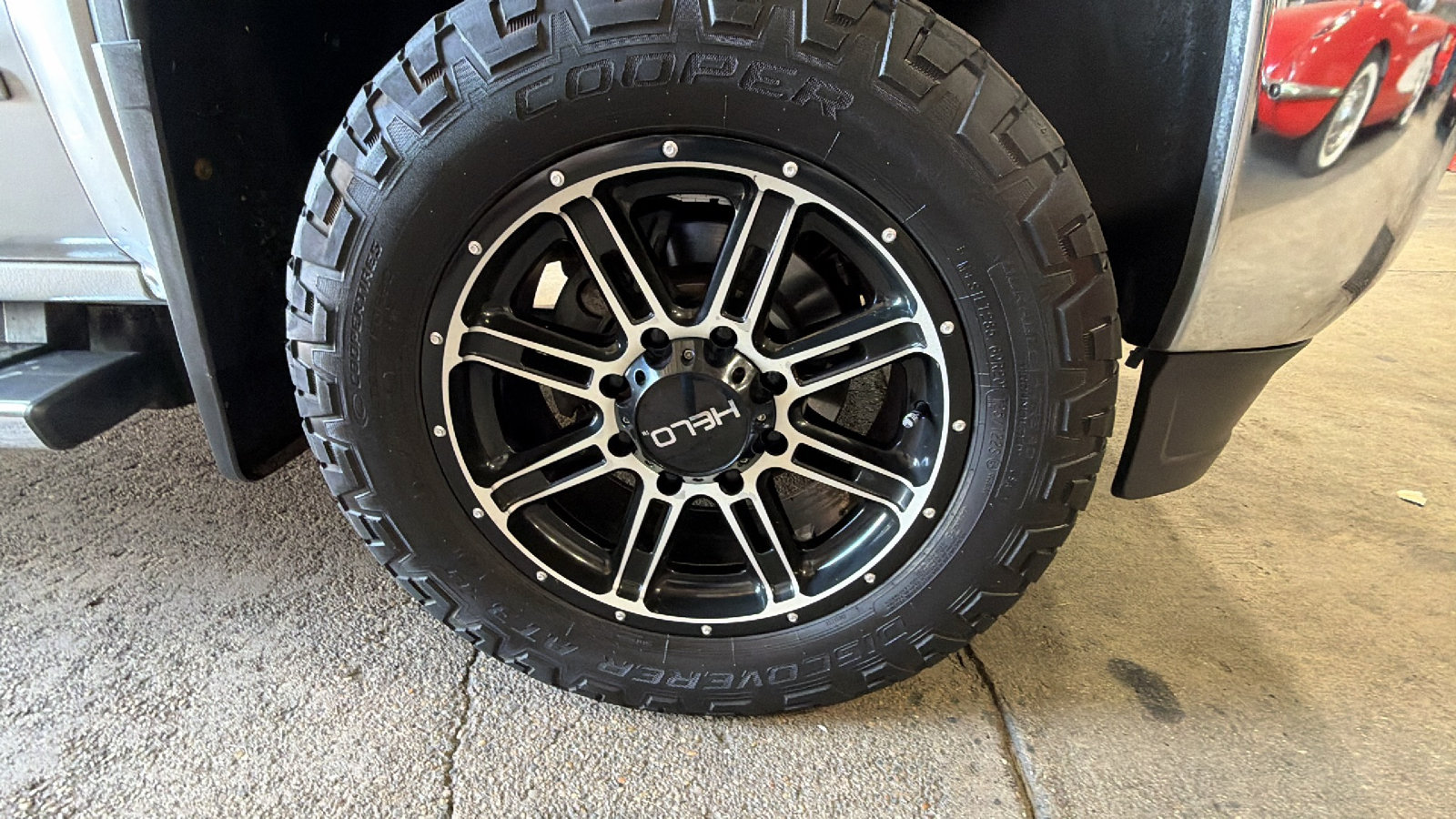 Used 2015 GMC Sierra 2500 SLT w/ Duramax Plus Package AWD/4WD image 9