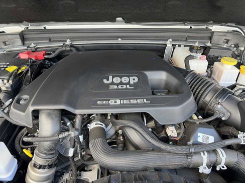 Used 2023 Jeep Gladiator Rubicon w/ Trailer Tow Package AWD/4WD image 17