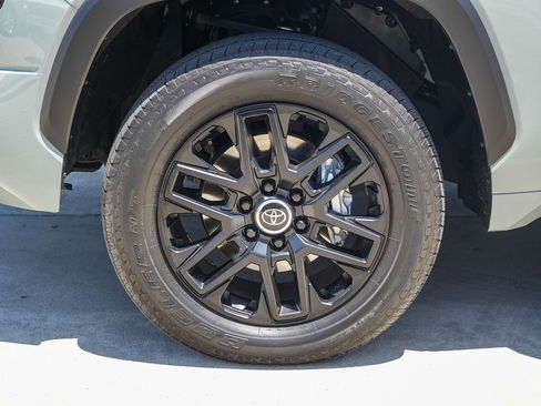 Used 2024 Toyota Tundra Limited AWD/4WD image 11