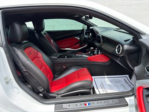 Used 2021 Chevrolet Camaro SS RWD image 9