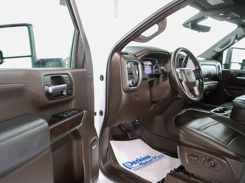 Used 2023 GMC Sierra 2500 Denali w/ Denali Ultimate Package image 3