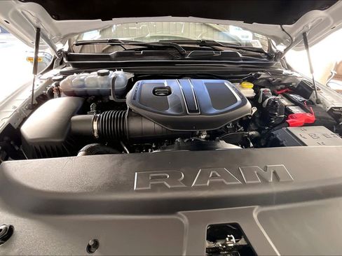 Used 2025 RAM 1500 Laramie image 32