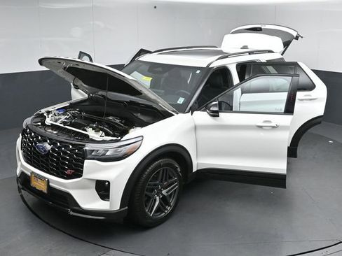 Certified 2025 Ford Explorer ST AWD/4WD image 57