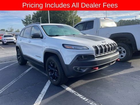 Used 2017 Jeep Cherokee Trailhawk AWD/4WD image 14