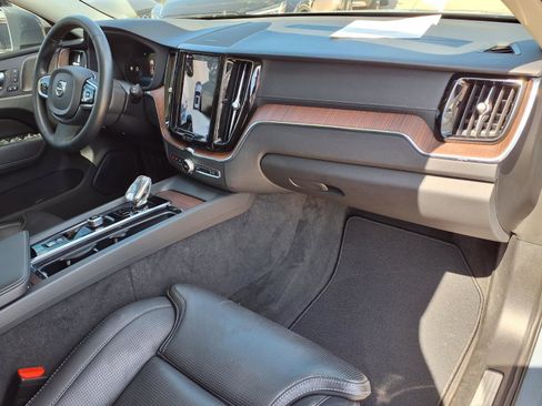 Certified 2023 Volvo XC60 B5 Ultimate w/ Climate Package FWD image 10