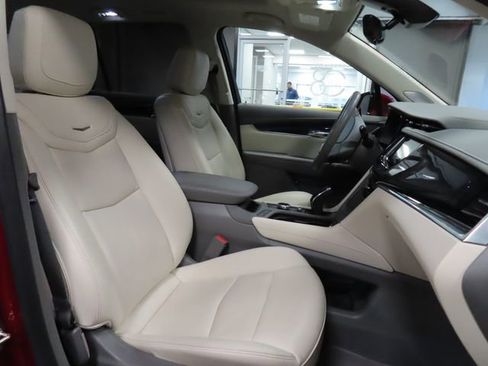 Used 2024 Cadillac XT6 Premium Luxury w/ Technology Package FWD image 19