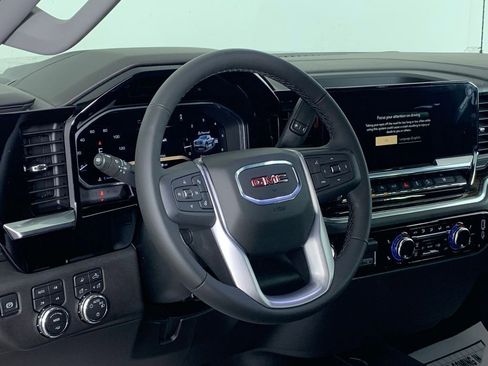 New 2026 GMC Sierra 1500 SLE image 6