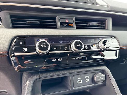 Certified 2025 Honda Pilot Sport image 17