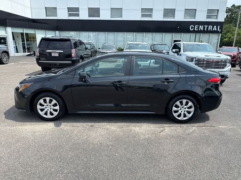 Used 2022 Toyota Corolla LE FWD image 2