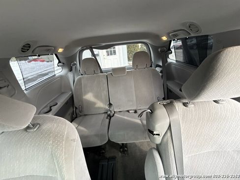 Used 2018 Toyota Sienna LE image 13