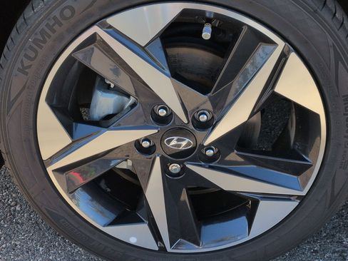 Used 2023 Hyundai Elantra Limited w/ Cargo Package image 13