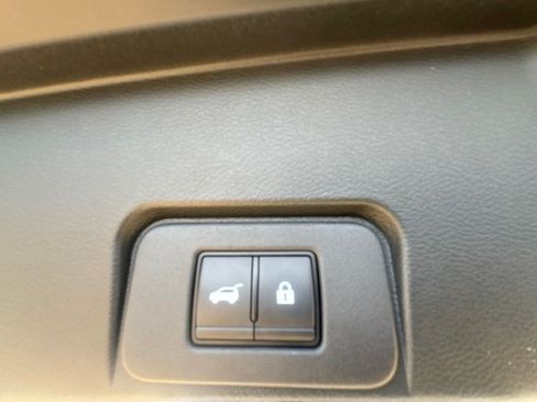 Used 2025 Nissan Rogue SV FWD image 36