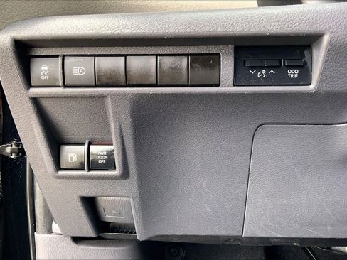 Used 2022 Toyota Sienna XLE image 33