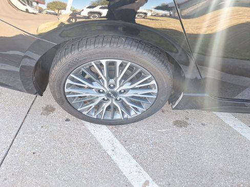 Used 2022 Kia Forte GT-Line w/ GT-Line Premium Package image 11