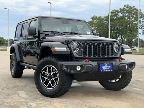 Used 2025 Jeep Wrangler Unlimited Rubicon AWD/4WD image 2