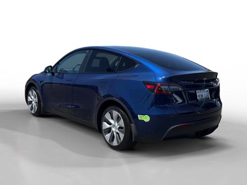 Used 2023 Tesla Model Y Long Range AWD/4WD image 3