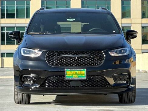 New 2026 Chrysler Pacifica Limited image 6