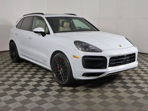 Used 2022 Porsche Cayenne GTS image 2