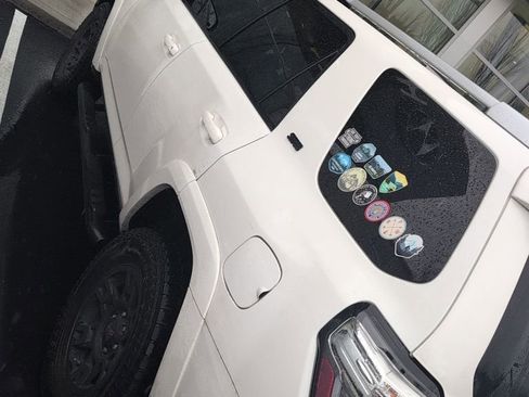 Used 2017 Toyota 4Runner SR5 Premium image 8