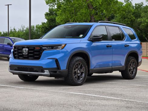 Used 2025 Honda Pilot TrailSport image 7