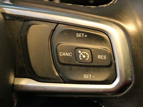 Used 2019 Jeep Wrangler Unlimited Sahara w/ Uconnect 4C Nav & Sound Group AWD/4WD image 20