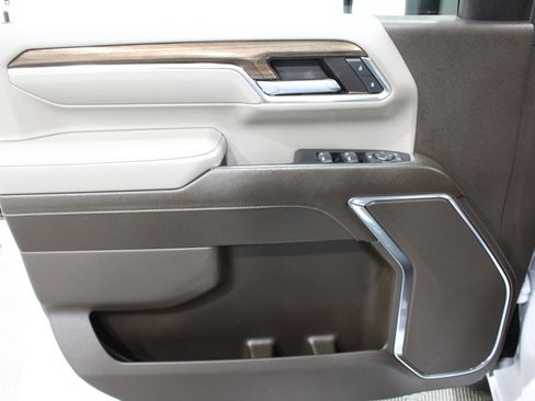 Used 2024 Chevrolet Silverado 3500 LT w/ Convenience Package RWD image 6