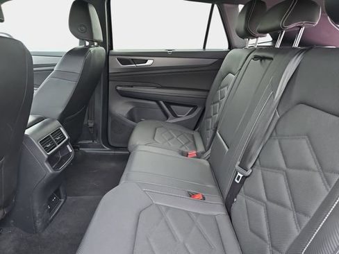 Used 2025 Volkswagen Atlas Cross Sport SE image 17