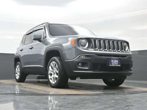 Used 2018 Jeep Renegade Latitude w/ Cold Weather Group image 28