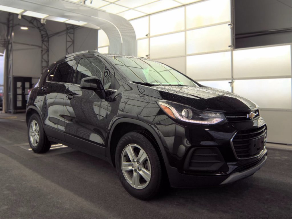 Used 2020 Chevrolet Trax LT w/ Sun & Sound Package AWD/4WD image 1