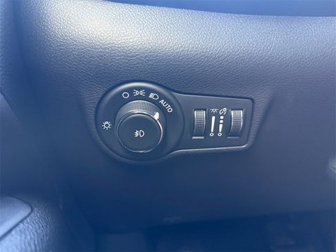 Used 2023 Jeep Compass High Altitude image 18