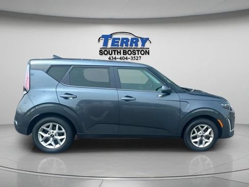 Used 2024 Kia Soul LX w/ Option Group 015 FWD image 1