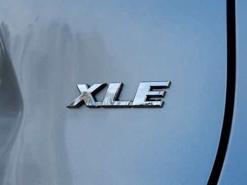 Used 2023 Toyota RAV4 XLE Premium image 7