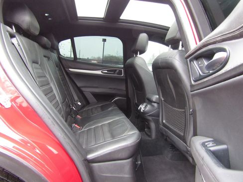 Used 2019 Alfa Romeo Stelvio Ti Sport w/ Quick Order Package 22S Sport AWD/4WD image 18