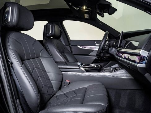 Used 2025 BMW 740i xDrive image 16