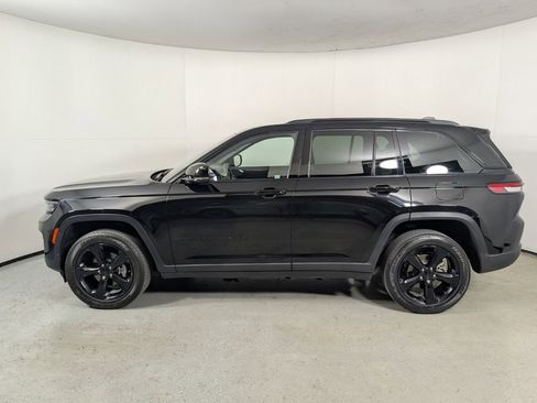 Used 2023 Jeep Grand Cherokee Altitude image 4