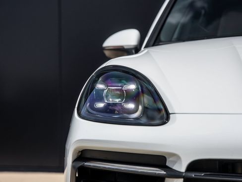 Certified 2023 Porsche Cayenne AWD/4WD image 17